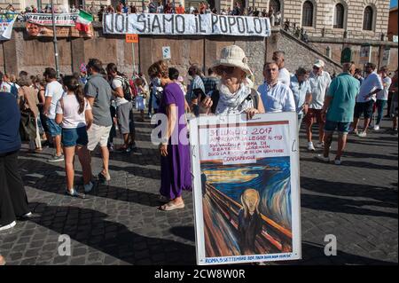 Roma, Italia, 05/06/2020: No Mask rally, contro la 'dittatura sanitaria'. Piazza bocca della Verità Foto Stock