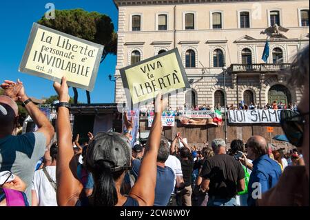 Roma, Italia, 05/06/2020: No Mask rally, contro la 'dittatura sanitaria'. Piazza bocca della Verità Foto Stock