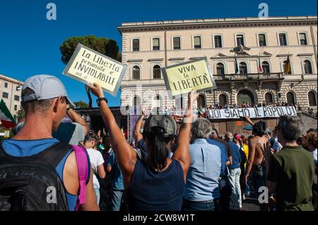 Roma, Italia, 05/06/2020: No Mask rally, contro la 'dittatura sanitaria'. Piazza bocca della Verità Foto Stock