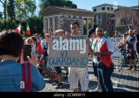 Roma, Italia, 05/06/2020: No Mask rally, contro la 'dittatura sanitaria'. Piazza bocca della Verità Foto Stock