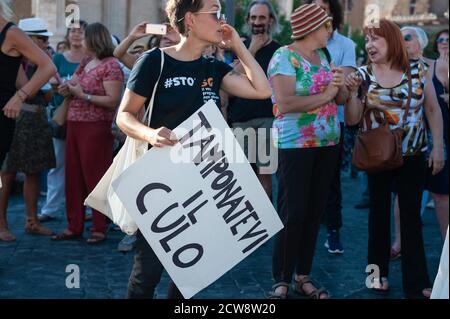 Roma, Italia, 05/06/2020: No Mask rally, contro la 'dittatura sanitaria'. Piazza bocca della Verità Foto Stock