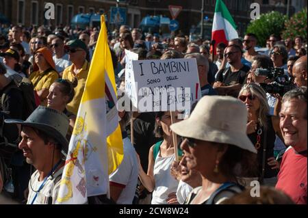 Roma, Italia, 05/06/2020: No Mask rally, contro la 'dittatura sanitaria'. Piazza bocca della Verità Foto Stock