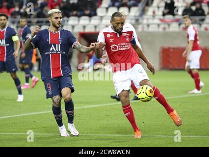 Mauro Icardi del PSG, Yunis Abdelhamid di Reims durante il campionato francese Ligue 1 partita di calcio tra Stade de Reims e Paris Saint-Germain ON Foto Stock