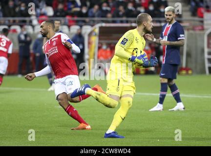 Yunis Abdelhamid di Reims, portiere di Reims Predrag Rajkovic durante il campionato francese Ligue 1 partita di calcio tra Stade de Reims e Parigi Foto Stock