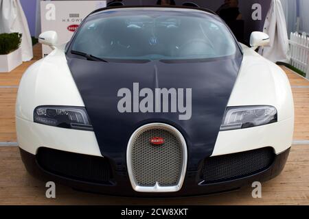 Bugatti Veyron in mostra al Salon Privé 2020 tenuto al Blenheim Palace, Oxfordshire Foto Stock