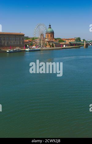 Tolosa, vista della Garonna, il Pont Saint-Pierre e il Duomo de la grave Foto Stock