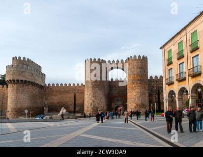 Puerta del Alcázar en la Plaza de Santa Teresa o del Mercado Grande.Ávila. Castilla León. España Foto Stock