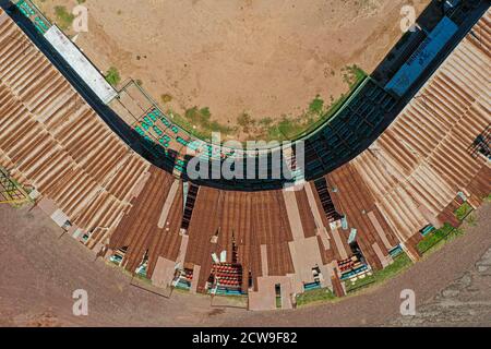 Vista aerea degli stand, dei posti e del campo da gioco del vecchio stadio di baseball Abelardo L. Rodríguez. Questo è stato lo stadio della squadra di Ostioneros de Guaymas, con capacità per cinquemila spettatori. Attualmente in disattenzione e deterioramento, il complesso è il più grande stadio della regione di Guaymas-Embalme. Campionato messicano del Pacifico, LMP. baseball diamante, campo da baseball, vista aerea, tetto (Foto: Luis Gutierrez da NortePhoto.com) Vista aerea de gradas, butacas y terreno de juego del viejo estadio de beisbol Abelardo L. Rodríguez, Ete fue el estadio del equipo Ostioneros de Guaymas, con Foto Stock