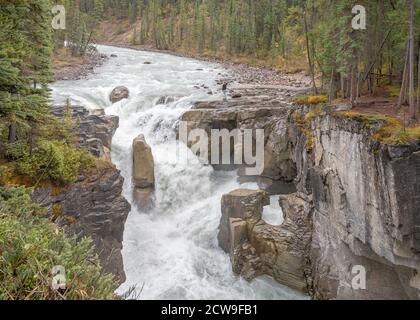 Cascate di Upper Athabasca nel Jasper National Park, Alberta, Canada Foto Stock