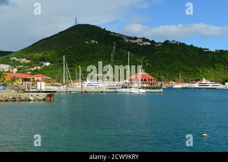 Crown Mountain e Long Bay a Charlotte Amalie a St. Thomas Island, Isole Vergini USA. Foto Stock