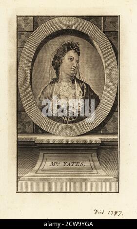 Mary Ann Yates (1728-1787), tragica attrice inglese che ha suonato al Teatro Drury Lane. Ritratto della signora Yates in headdress di velo e perle, in una cornice ovale decorativa sopra una base con il suo nome. Incisione su copperplate di un artista sconosciuto, pubblicata a Londra negli anni 1780. Foto Stock