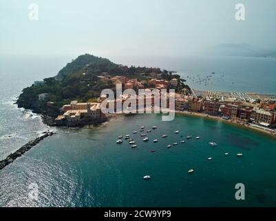 Baia di silenzio a Sestri Levante fotografata da un drone Foto Stock