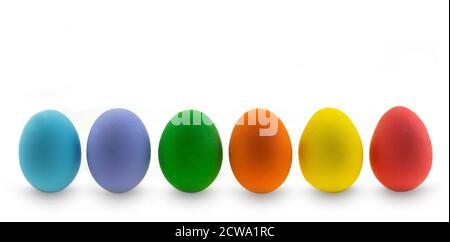 Collezione di pollo colorato all'uovo di pasqua su sfondo bianco Foto Stock