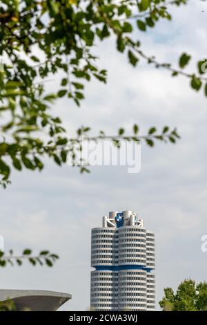 Monaco, Baviera / Germania - 17 settembre 2020: Vista della sede BMW di Monaco Foto Stock