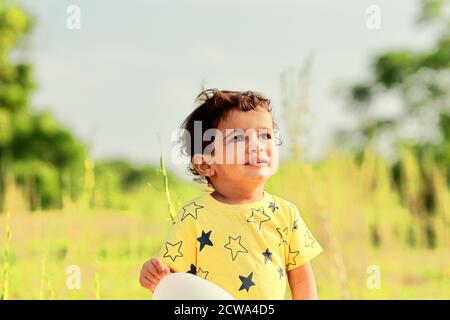 ritratto di primo piano di un bambino indiano Foto Stock