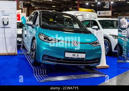 Riga, Lettonia, 25 settembre 2020: Volkswagen ID.3 anteprima dell'automobile elettrica ad un'esposizione del motore, modello 2020, vista frontale Foto Stock