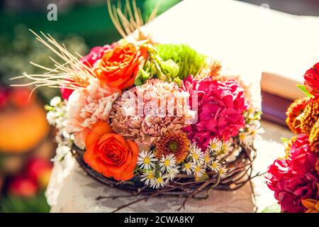 Bouquet di sposa nel tema autunnale. Foto Stock