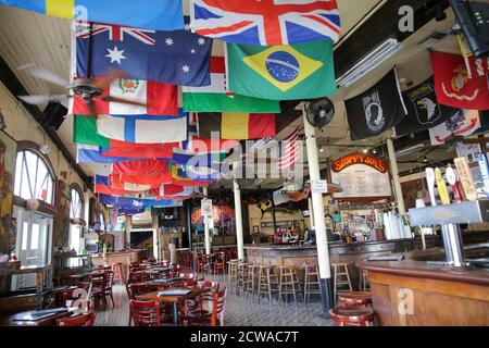 Interno di sciatta Joe's Saloon, Duval Street nella città vecchia, Key West, Florida Keys, STATI UNITI D'AMERICA Foto Stock