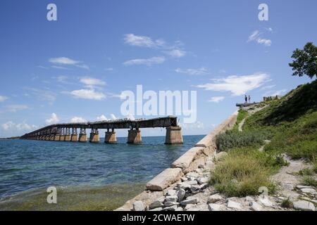Il vecchio e nuovo ponte Seven Mile collega le Keys alla terraferma, Key West, Florida, USA Foto Stock