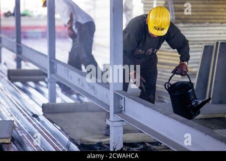 Lavori di ristrutturazione in corso presso il Willis Caroon Building in Trinity Square nella città di Londra . 05 maggio 1993. Foto: Neil Turner Foto Stock