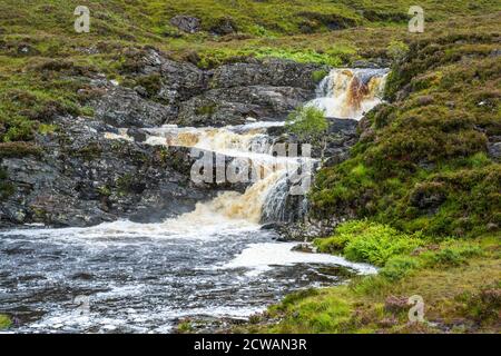 Serie di cascate sul fiume Dundonnell a Wester Ross, Highland Region, Scozia, Regno Unito Foto Stock