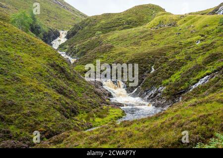 Serie di cascate sul fiume Dundonnell a Wester Ross, Highland Region, Scozia, Regno Unito Foto Stock