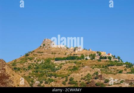 Italia Calabria Provincia di Reggio Calabria Bova - Normanna castello e paesaggio Foto Stock