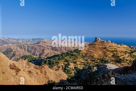 Italia Calabria Provincia di Reggio Calabria Bova - Normanna castello e paesaggio Foto Stock