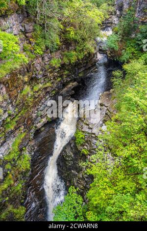 Cascate di Measach sul fiume Abhainn Droma vista dal ponte sospeso sopra la Gola di Corrieshalloch, Wester Ross, Highland Region, Scozia, Regno Unito Foto Stock