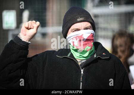 Penalmente, Galles, Sabato, 26 settembre 2020 nella foto sono i manifestanti che sostengono il sistema di portare i richiedenti asilo nel campo di Penally vicino T. Foto Stock