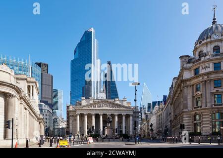 Banca nella città di Londra, Regno Unito, il 18 settembre 2020, con strade tranquille e senza lavoratori della città Foto Stock