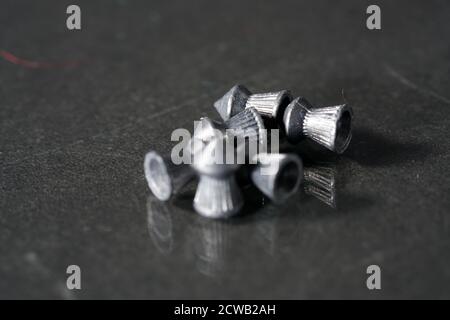 Closeup di munizioni di piombo per una pistola ad aria o aria fucile Foto Stock