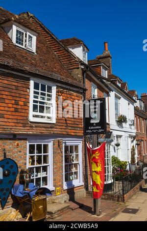 Inghilterra, East Sussex, Battle, High Street, negozio di antiquariato Foto Stock
