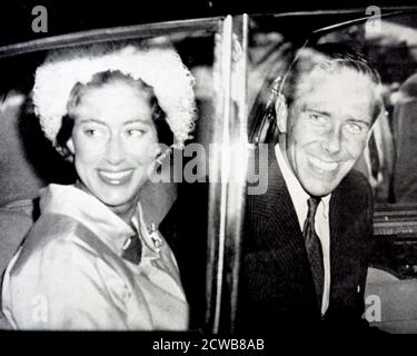 Fotografia della principessa Margaret e del marito Antony Armstrong-Jones ritorno dalla loro luna di miele Foto Stock