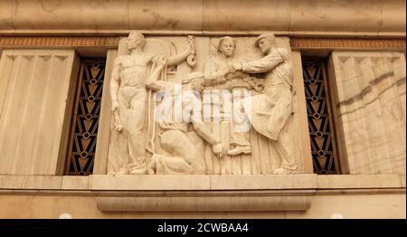 Elektrozavodskaya, stazione della metropolitana di Mosca sulla linea Arbatsko-Pokrovskaya. Costruita come parte della terza fase della metropolitana di Mosca e aperta il 15 maggio 1944 durante la seconda guerra mondiale, la stazione è uno dei simboli iconici del sistema di trasporto dell'epoca sovietica. L'eredità della stazione era che serve come un ponte tra l'architettura stalinista influenzata dall'Art Deco prima della guerra Foto Stock