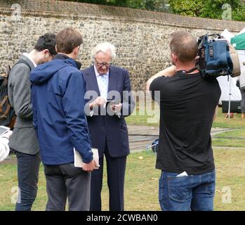 Lord Heseltine arriva a dare interviste ai media, dopo essere tornato al parlamento dopo che la proroga è stata annullata dalla Corte Suprema. 25 settembre 2019. Michael Heseltine, Baron Heseltine (1933), politico e uomo d'affari britannico. Heseltine è stato membro conservatore del Parlamento dal 1966 al 2001, ed è stata una figura di spicco nei governi di Margaret Thatcher e John Major, tra cui il vice primo ministro sotto quest'ultimo. Foto Stock