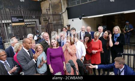 Chuka Umunna con il leader liberaldemocratico Jo Swinson, in una conferenza stampa, dopo il ritorno al parlamento dopo l'annullamento della proroga da parte della Corte Suprema. 25 settembre 2019. Chuka Umunna (nato nel 1978), politico liberaldemocratico britannico che dal 2010 è membro del Parlamento per Streatham, eletto candidato del Partito laburista. Come ex membro del Gabinetto Shadow dell'opposizione, è stato Shadow Business Secretary dal 2011 al 2015. Fu membro del Partito laburista fino al febbraio 2019, quando si dimise per formare il Gruppo indipendente (in seguito rinominato Change UK) insieme a sei Foto Stock