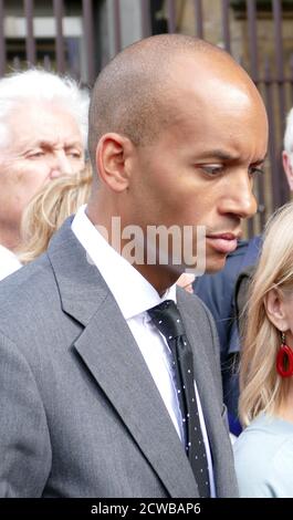 Chuka Umunna arriva per interviste ai media dopo essere tornato in parlamento dopo che la proroga è stata annullata dalla Corte Suprema. 25 settembre 2019. Chuka Umunna (nato nel 1978), politico liberaldemocratico britannico che dal 2010 è membro del Parlamento per Streatham, eletto candidato del Partito laburista. Come ex membro del Gabinetto Shadow dell'opposizione, è stato Shadow Business Secretary dal 2011 al 2015. Fu membro del Partito laburista fino al febbraio 2019, quando si dimise per formare il Gruppo indipendente (in seguito rinominato Change UK) insieme ad altri sei parlamentari. Ha lasciato Change UK a giugno Foto Stock