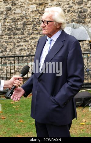 Lord Heseltine arriva a dare interviste ai media, dopo essere tornato al parlamento dopo che la proroga è stata annullata dalla Corte Suprema. 25 settembre 2019. Michael Heseltine, Baron Heseltine (1933), politico e uomo d'affari britannico. Heseltine è stato membro conservatore del Parlamento dal 1966 al 2001, ed è stata una figura di spicco nei governi di Margaret Thatcher e John Major, tra cui il vice primo ministro sotto quest'ultimo. Foto Stock