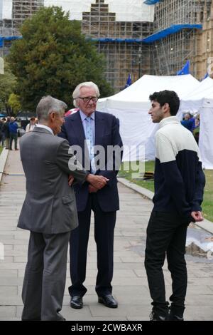 Lord Heseltine arriva a dare interviste ai media, dopo essere tornato al parlamento dopo che la proroga è stata annullata dalla Corte Suprema. 25 settembre 2019. Michael Heseltine, Baron Heseltine (1933), politico e uomo d'affari britannico. Heseltine è stato membro conservatore del Parlamento dal 1966 al 2001, ed è stata una figura di spicco nei governi di Margaret Thatcher e John Major, tra cui il vice primo ministro sotto quest'ultimo. Foto Stock