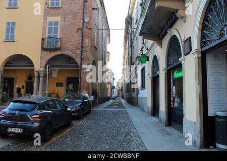 Strade deserte nella città in quarantena di Pavia, Lombardia, Italia durante la pandemia del virus Corona (COVID-19 ) Marzo 2020. Pavia ha una popolazione di circa 73,000 persone ed è stata messa a Lockdown da febbraio in poi. Foto Stock