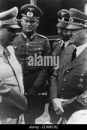 Adolf Hitler al suo quartier generale con i nazisti più anziani il suo 52° compleanno, 20 aprile 1941. Da sinistra a destra: Reichsmarschall Hermann Goering, Field Marshal Wilhelm Keitel, Reichsfuhrer Heinrich Himmler, Hitler. Il fotografo è sconosciuto. Foto Stock