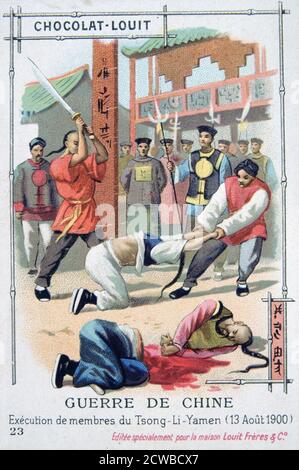 Esecuzione di membri di Tsong-li-Yamen, Cina, Boxer Rebellion, 13 agosto 1900. La rivolta dei Boxer o ribellione dei Boxer fu una ribellione cinese dal 1899 novembre al 7 settembre 1901 contro l'influenza straniera nel commercio, nella politica, nella religione e nella tecnologia in Cina durante gli ultimi anni della dinastia Qing. L'assassinio dell'ambasciatore tedesco e l'assedio di legazioni diplomatiche straniere a Pechino hanno spinto Gran Bretagna, Francia, Germania, Stati Uniti, Russia, Giappone, Italia e Austria-Ungheria a formare l'alleanza delle otto nazioni e ad intervenire militarmente. Francese carta commerciale pubblicità Chocolat-Louit. Il Foto Stock