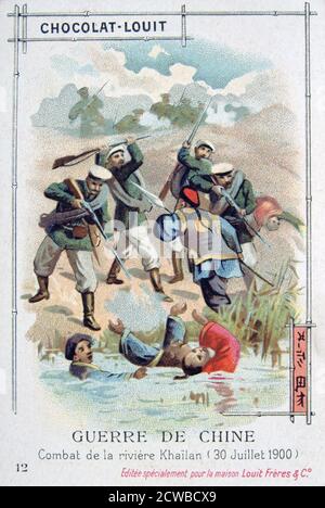 Battaglia al fiume Khailan, Cina, ribellione di Boxer, 30 luglio 1900. La rivolta dei Boxer o ribellione dei Boxer fu una ribellione cinese dal 1899 novembre al 7 settembre 1901 contro l'influenza straniera nel commercio, nella politica, nella religione e nella tecnologia in Cina durante gli ultimi anni della dinastia Qing. L'assassinio dell'ambasciatore tedesco e l'assedio di legazioni diplomatiche straniere a Pechino hanno spinto Gran Bretagna, Francia, Germania, Stati Uniti, Russia, Giappone, Italia e Austria-Ungheria a formare l'alleanza delle otto nazioni e ad intervenire militarmente. Francese carta commerciale pubblicità Chocolat-Louit. L'artista è un pezzo Foto Stock