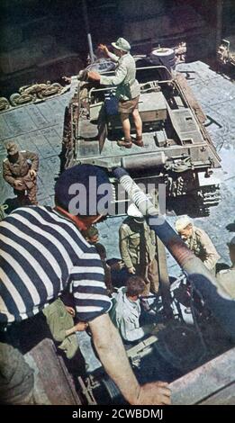 Armi e munizioni tedesche arrivano in Nord Africa, 1942. Una stampa da Signal, settembre 1942. Signal fu una rivista pubblicata dal terzo Reich tedesco dal 1940 al 1945. Il fotografo è sconosciuto. Foto Stock