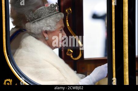 Fotografia della Regina Elisabetta II in arrivo per l'apertura statale del Parlamento nell'ottobre 2019. Elizabeth Alexandra Mary (1926-) Regina del Regno Unito e dell'altro regno del Commonwealth. Foto Stock