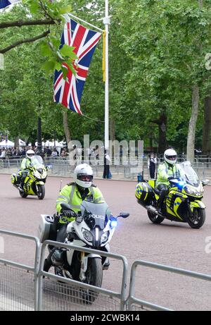 Fotografia di sicurezza sul Mall, che è intensificato per il presidente degli Stati Uniti Donald Trump, durante la sua visita a Londra. Giugno 2019 Foto Stock