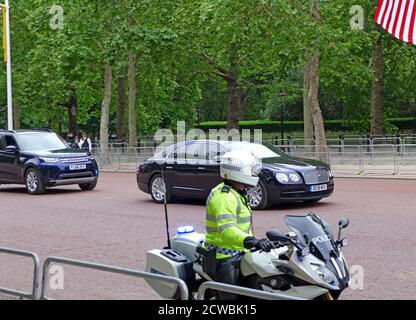 Fotografia di sicurezza sul Mall, che è intensificato per il presidente degli Stati Uniti Donald Trump, durante la sua visita a Londra. Giugno 2019 Foto Stock