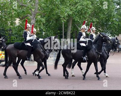 Fotografia della sfilata dei Queen's Horsegaurds lungo il Mall, in onore del presidente degli Stati Uniti Donald Trump, durante la sua visita a Londra. Giugno 2019. Foto Stock