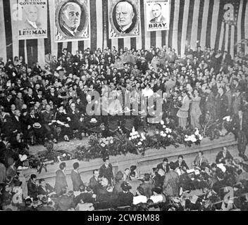 Foto in bianco e nero del presidente degli Stati Uniti Franklin D. Roosevelt (1882-1945) che ha pronunciato un discorso durante una campagna elettorale all'Accademia di Musica di Brooklyn. Foto Stock